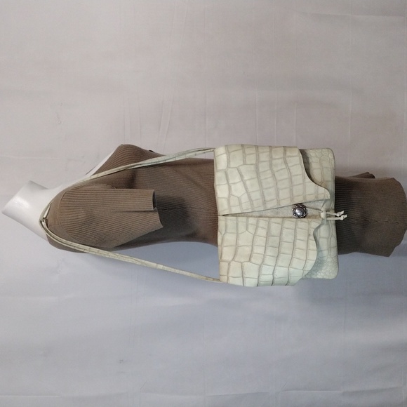 Esperanza Alligator Embosed Leather Shoulder Bag - Picture 4 of 14